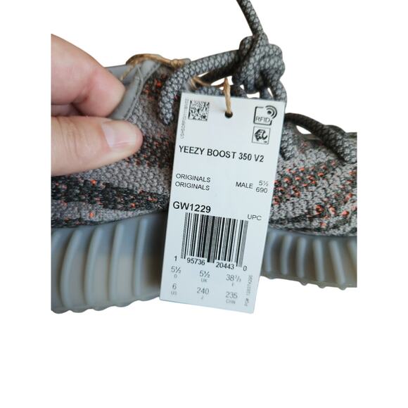 NIB 100% authentic  adidas Yeezy Boost 350 V2 Low Beluga Reflective size 6 main image 11